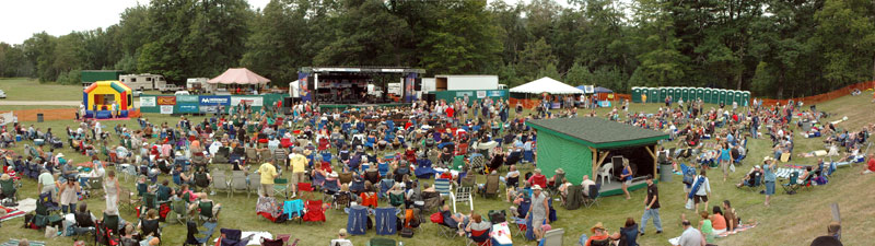 crowd-pano1.jpg
